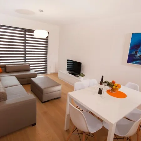 Apartment Maka Makarska